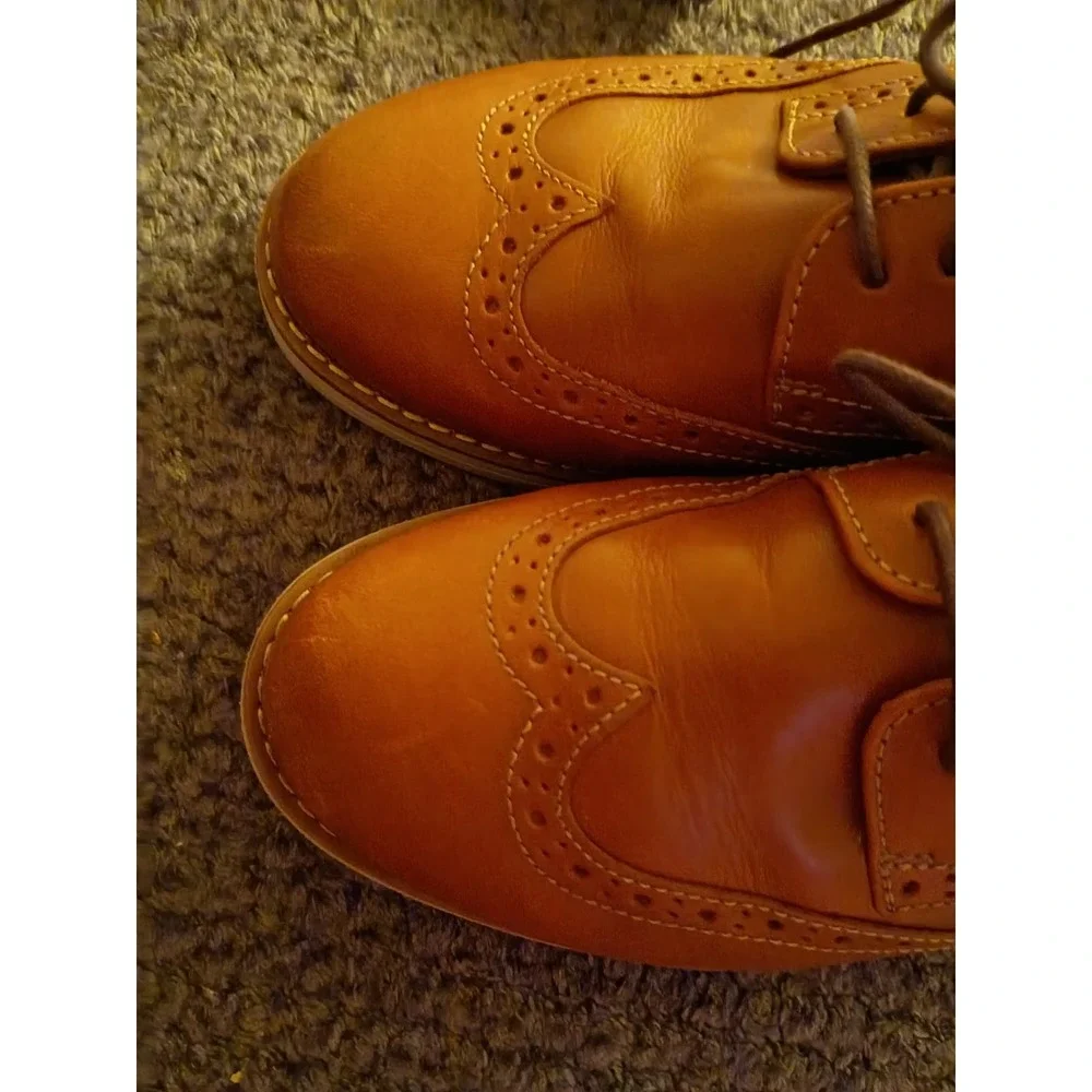 Good Used Condition Boys  Johnson And Murphy Size 2M Oxford Shoes